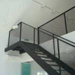 BARANDAL DE ESCALERA EN METAL DESPLEGADO EN ROLLO-Grudisa