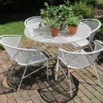 MESA Y SILLAS PARA JARDIN DE METAL DESPLEGADO EN ROLLO-Grudisa