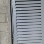 PUERTA LOUVER (TIRA) ACCESO DE SERVICIO-Grudisa