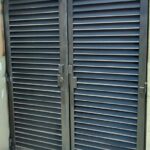 PUERTA LOUVER (TIRA) EN AREAS DE MANTENIMIENTO-Grudisa