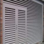 PUERTA LOUVER (TIRA) EN CUARTOS DE BOMBAS-Grudisa