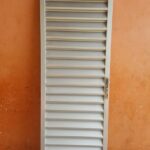 PUERTA LOUVER (TIRA) EN DESPENSAS-Grudisa